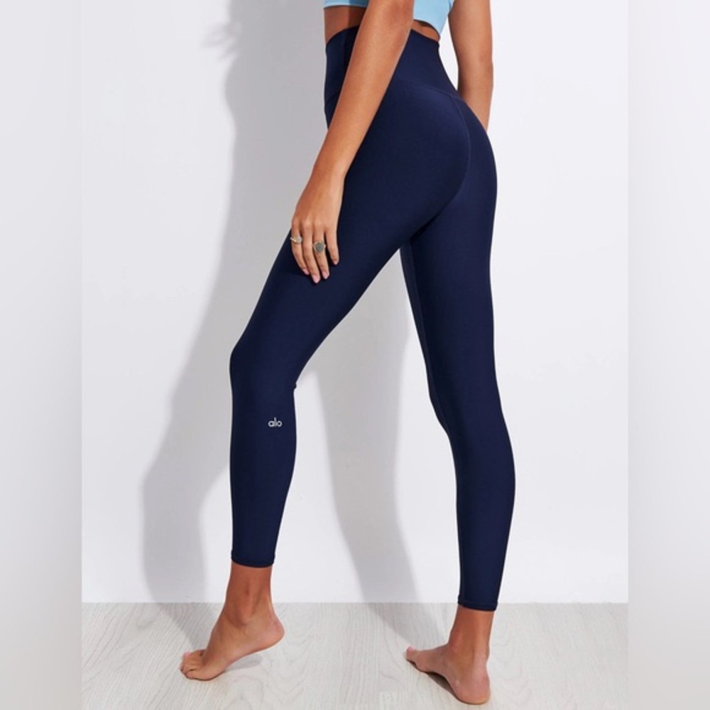 Alo Yoga Airlift Leggings in True Navy